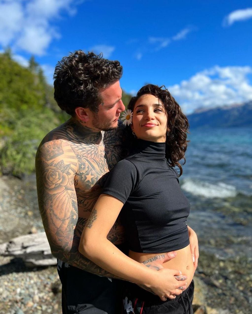 Melody Luz y Alex Caniggia esperan su primer hijo. 