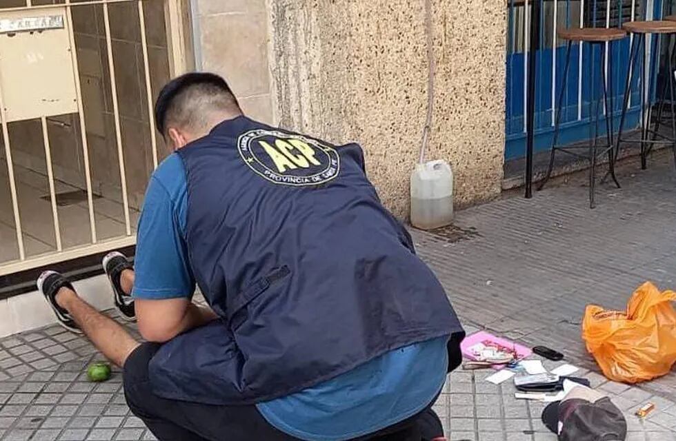 El joven de 22 años quedó bajo arresto frente a un edificio de Mendoza al 600.