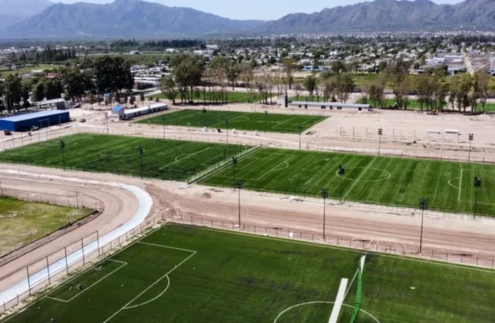Villa Deportiva de San Luis: canchas de fútbol, la primera etapa