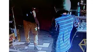 San Vicente: cuatro asaltantes robaron una joyería