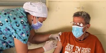 Comenzó la vacunación contra el coronavirus en geriátricos de Santa Fe