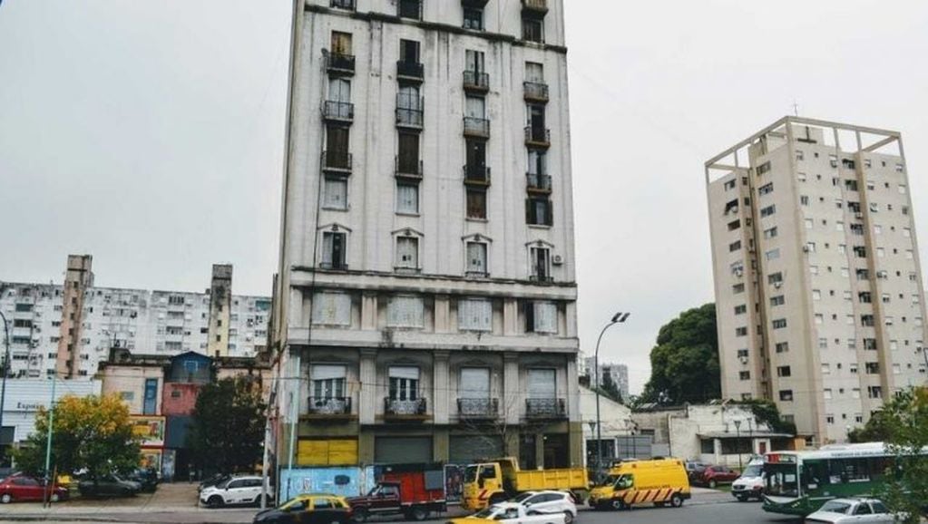 Desalojaron el edificio Marconetti, ubicado en Paseo Colón y Brasil, y se destrabó la extensión del Metrobus del Bajo. Foto: Fiscalía de la Ciudad