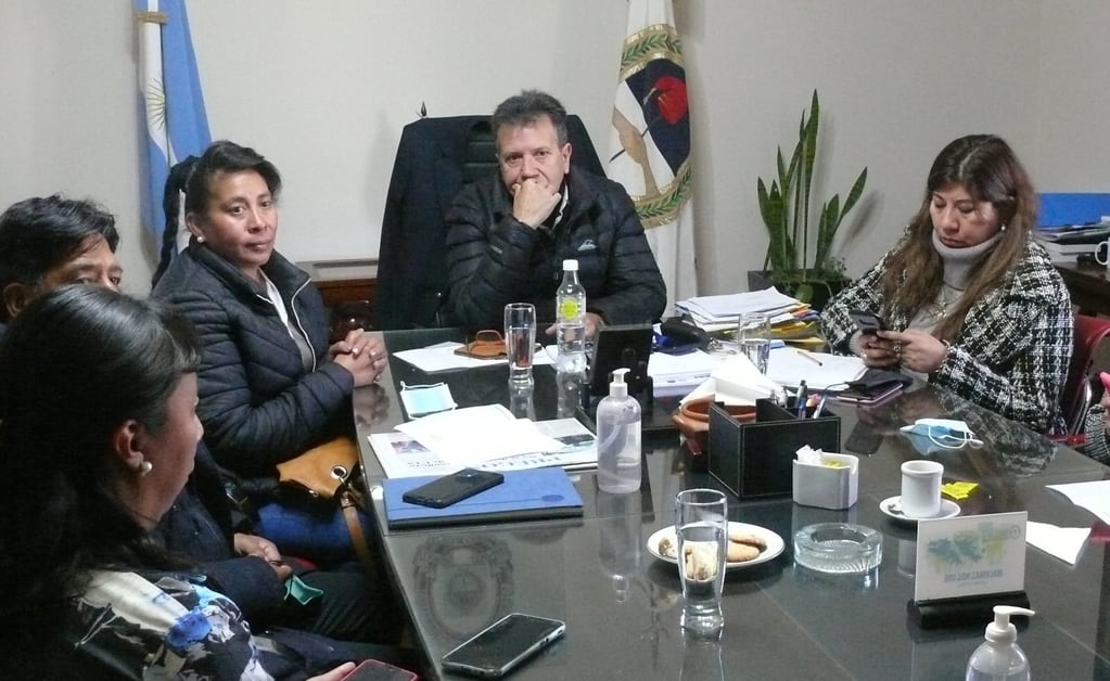 En visita al Rectorado de la Universidad Nacional de Jujuy (UNJu) la intendente Paniagua y colaboradores invitaron al rector Mario Bonillo a sumarse a los homenajes al General Arias este jueves.