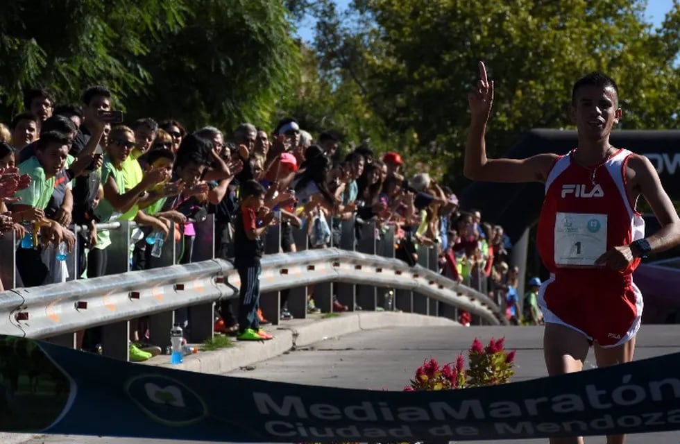 La Medida Maratón Nocturna se disputará el 30 de octubre a las 20 y recorrerá las principales plazas, parques y monumentos de la Ciudad de Mendoza.