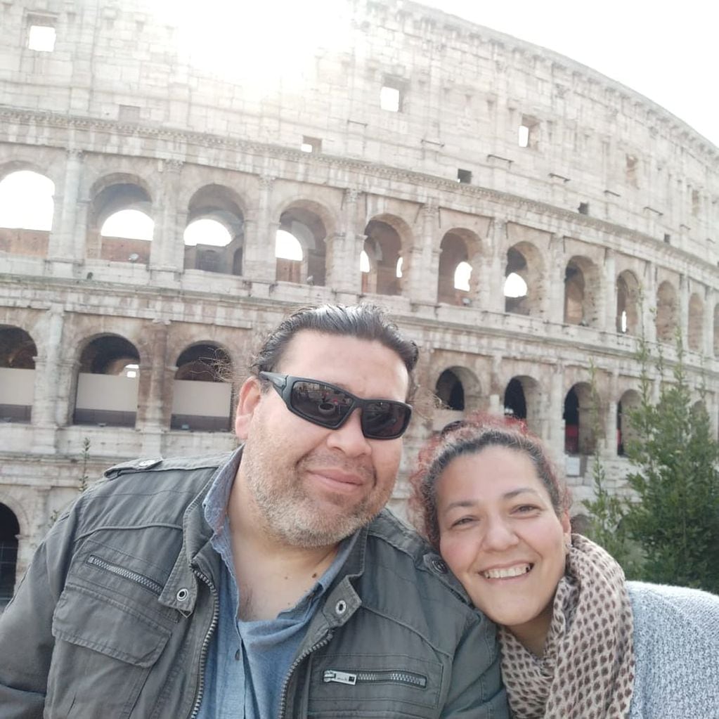 Verónica Vélez junto a su marido en Roma. Hace 25 años están juntos.
