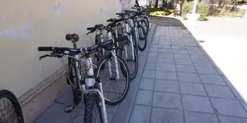 Policía donó bicicletas a escuelas rurales en Alvear