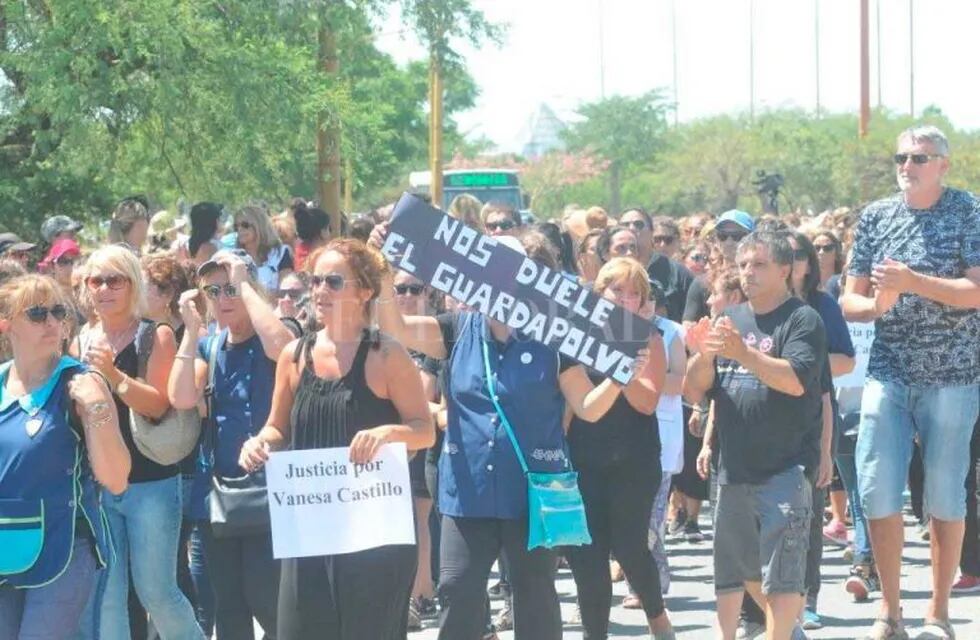 Marcha de docentes autoconvocados para pedir justicia por Vanesa  Castillo.