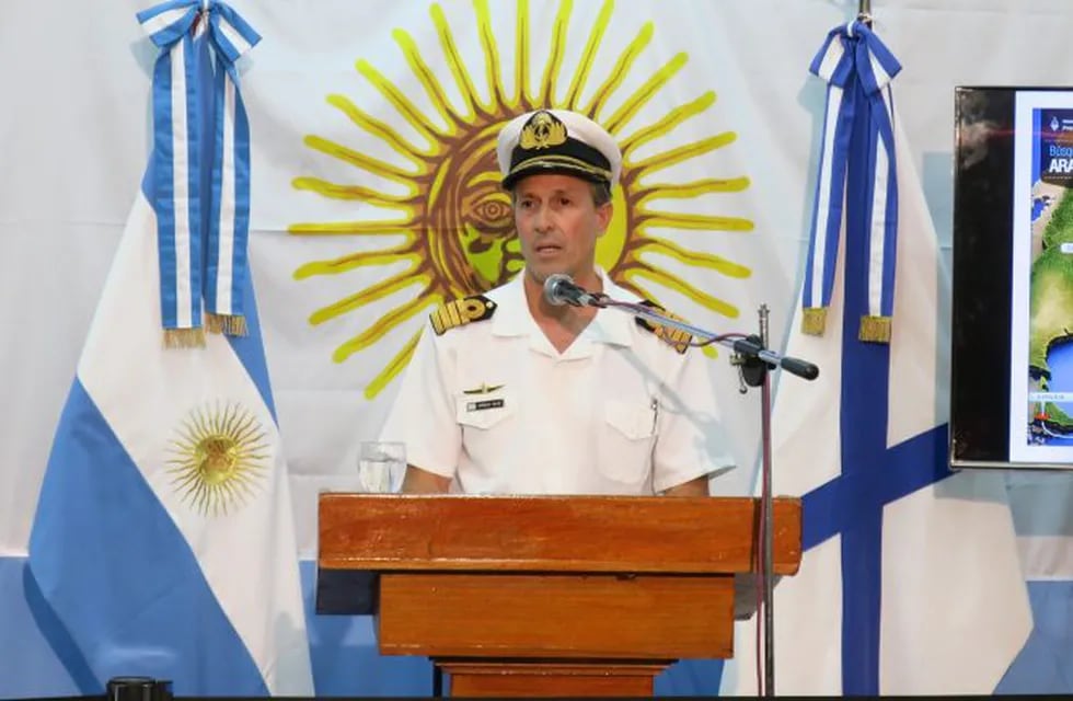 ARG101. BUENOS AIRES (ARGENTINA), 02/12/2017. El portavoz de la Armada Argentina, Enrique Balbi, habla durante una rueda de prensa hoy, sábado 2 de diciembre de 2017, en Buenos Aires (Argentina). La Armada Argentina anunció que el \
