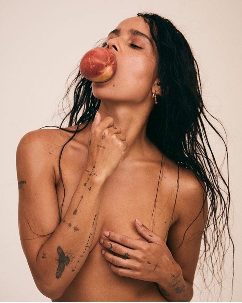 Zoë, la hija de Lenny Kravitz, desafió a Instagram y subió una foto desnuda (Foto: Instagram/ @zoeisabellakravitz)