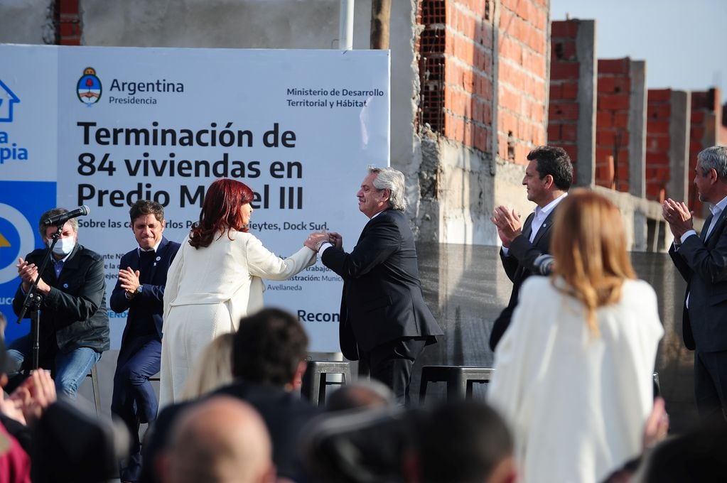 POLITICA
Acto de entrega de viviendas en la Isla Maciel, con el Presidente Alberto Fernandez , Cristina Kirchner , Sergio Massa . 
Foto Clarín