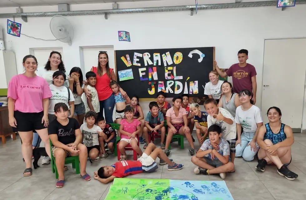 taller de sensibilización ambiental en el Jardín Materno Infantil Municipal Nº 3 del barrio Monseñor Zazpe.