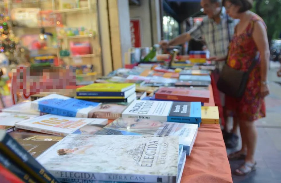 "Peatonal de libros" en la Ciudad de Mendoza.