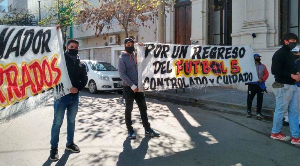 Los manifestantes dijeron que "no aguantan mas sin trabajar" (Vía Santa Rosa)