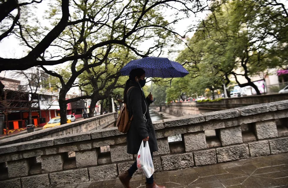 La lluvia asoma en el horizonte de la ciudad de Córdoba.