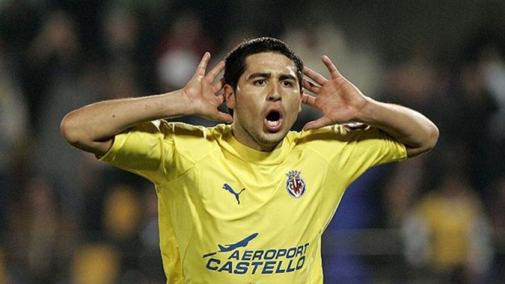 Riquelme brillaba en el Villarreal y fue nominado al Balón de Oro en 2005.