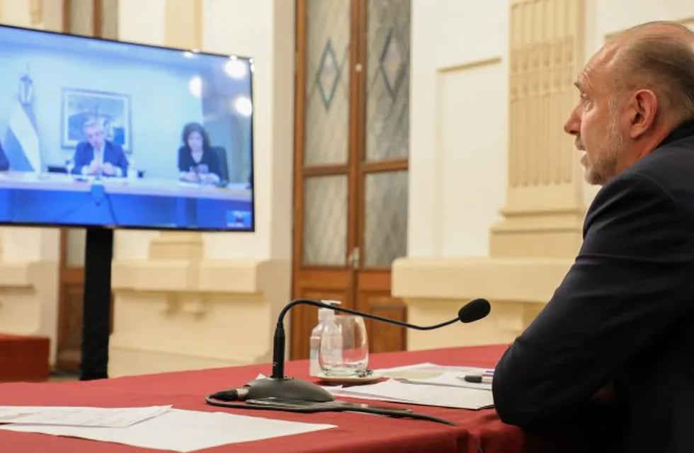 Perotti compartió un diálogo virtual con Alberto Fernández y el presidente le expuso su preocupación sobre la suba de contagios de coronavirus en Rosario. (Prensa Gobernación)