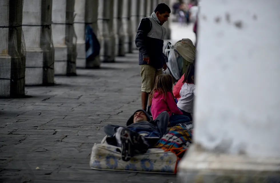 Gente en situación de calle. (José Gabriel Hernández / La Voz)