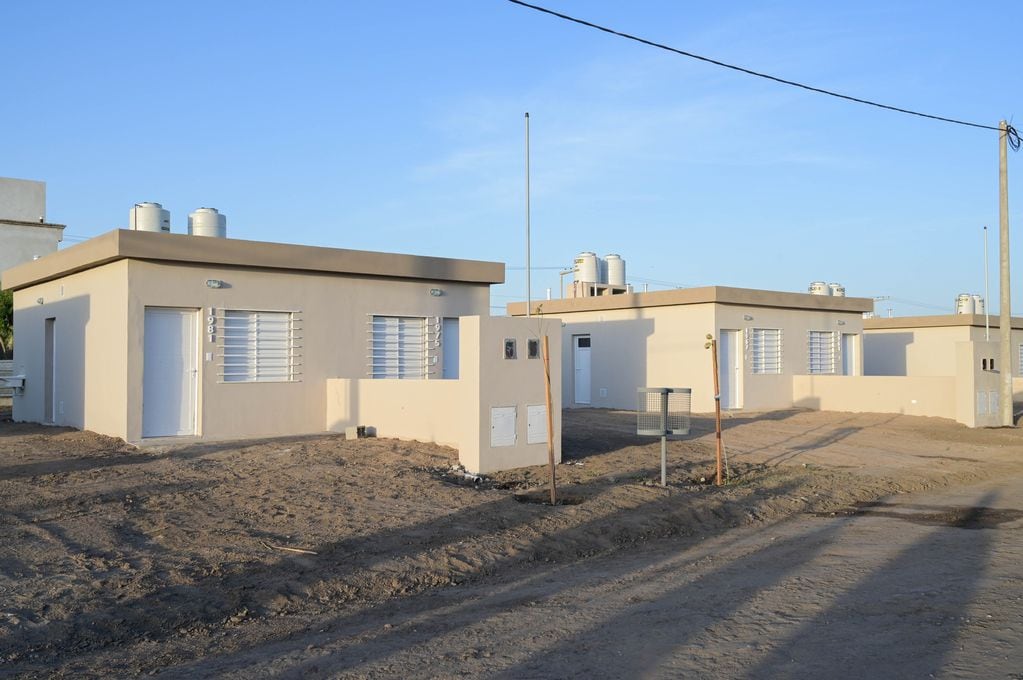 Entrega de 16 viviendas en Arroyito