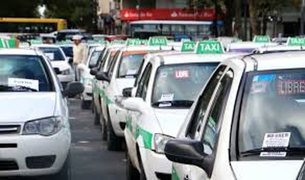 Taxis de La Plata se mostraron disconformes con la medida (web).