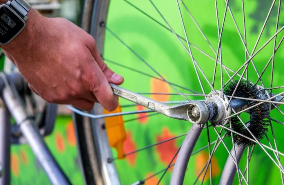 Buscan crear un programa que restaure bicicletas en desuso para donarlas (imagen ilustrativa)