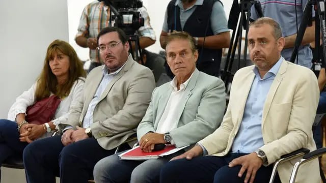 El equipo de Correas: la nueva jefa de Gabinete Orelogio, Sciola y Capone. Completa el abogado Francisco Fernández. Gobierno de Mendoza