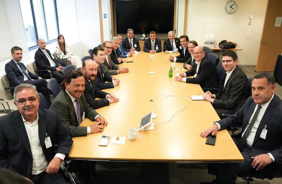 La reunión de los gobernadores del Norte Grande con directivos del FMI