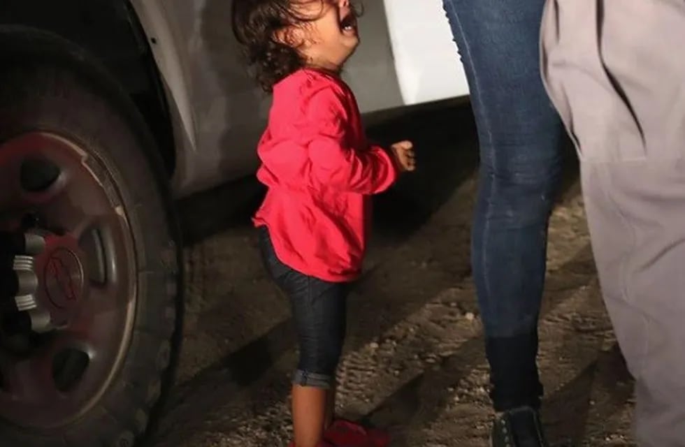 La desgarradora historia detrás de la foto viral de esta niña llorando. (Foto: John Moore/Getty Images)