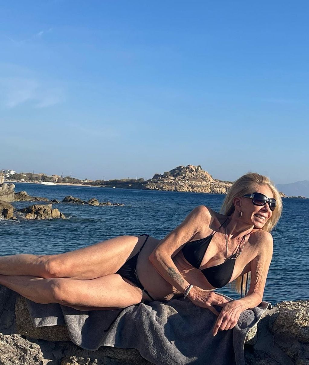 A sus 67 años, Silvia Pérez impactó en microbikini desde Grecia: “Cada  instante es un regalo”