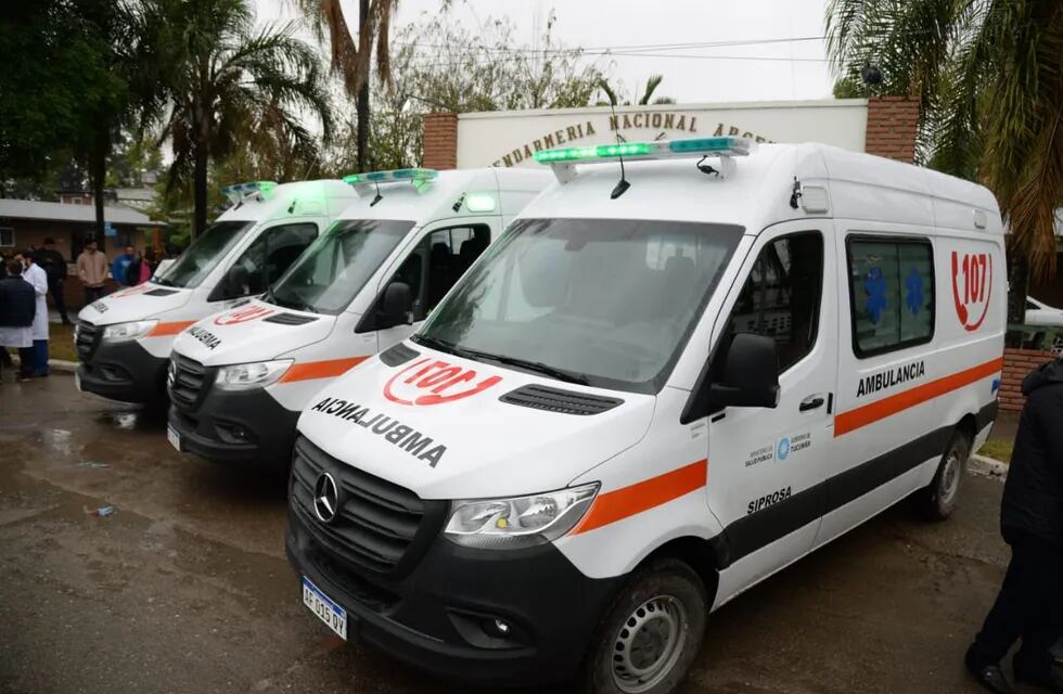 Jaldo entregó ambulancias para las comunas del interior.