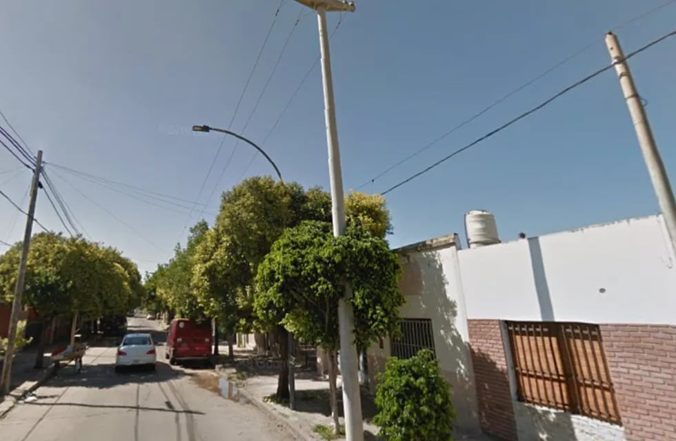 En barrio Talleres asaltaron a una familia a punta de pistola.