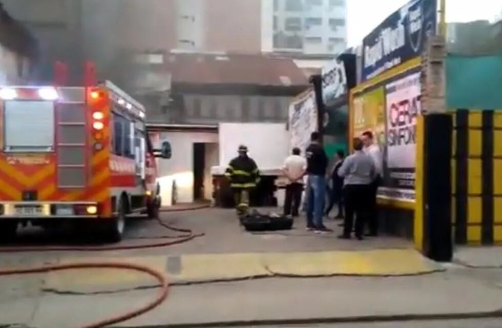 Incendio en una cochera céntrica de Rosario