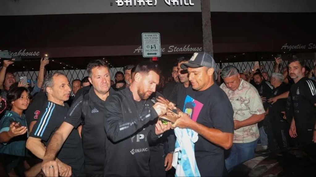 La Selección Argentina disfrutó de una cena tras ganarle a Honduras.