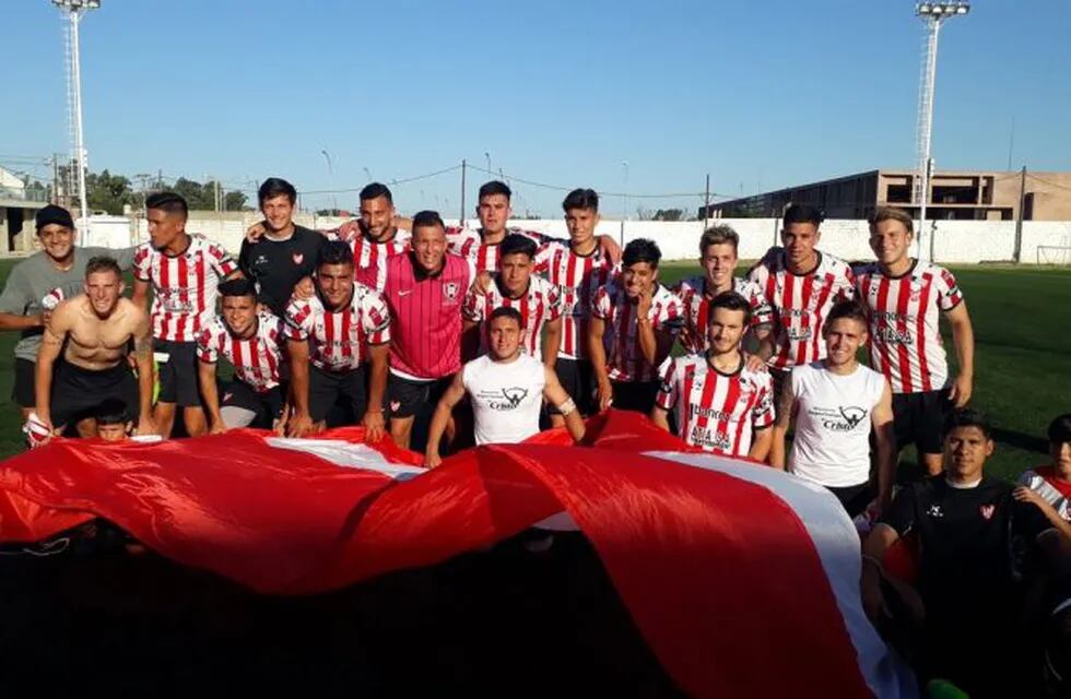 El equipo de Instituto que obtuvo el título a nivel local, después de 27 años.