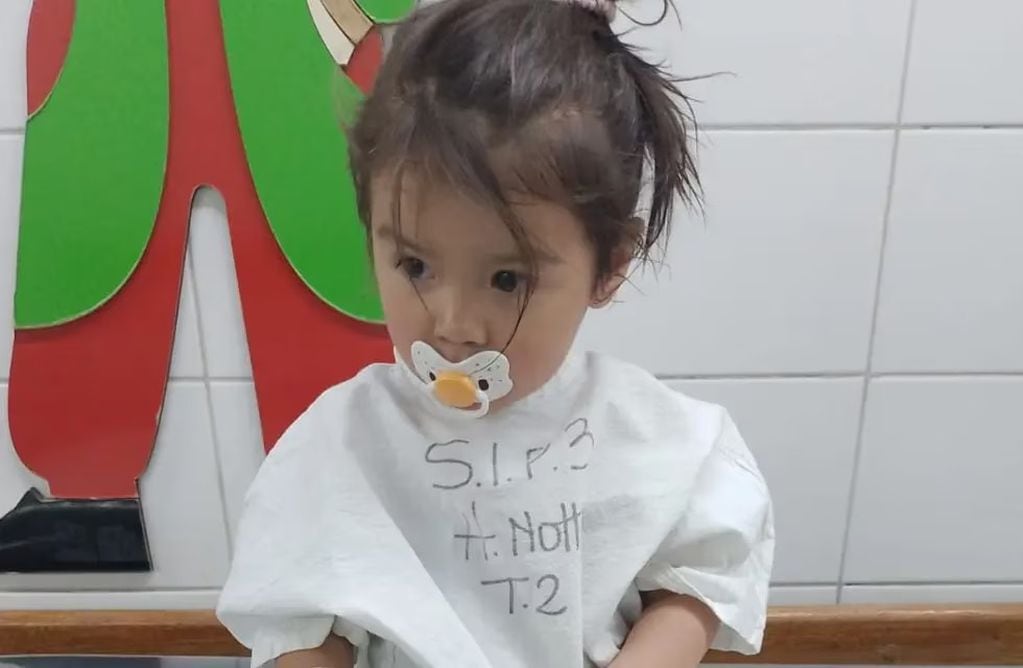 Emilia, la pequeña niña mendocina que padece de una extraña enfermedad y necesita una operación que le salve la vida