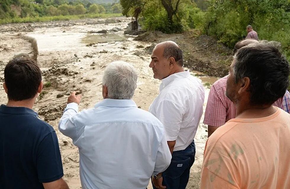 El gobernador Manzur en su visita a las obras (Sec. de Estado de Comunicación Pública. Gobierno de Tucumán)