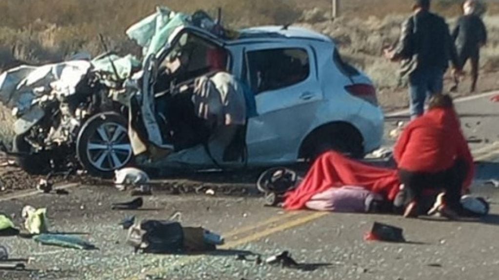 Accidente en Neuquén: tes muertos y cinco heridos por un choque frontal en Chocón Medio