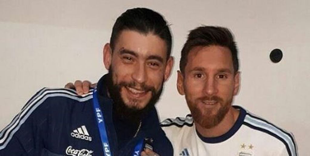 Ulises Bueno y Lionel Messi.