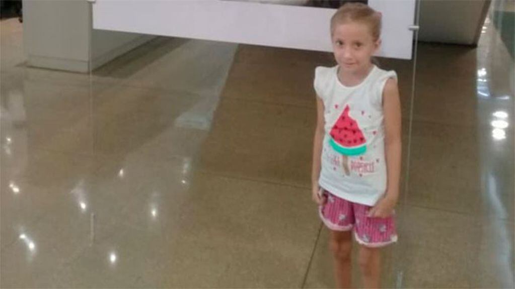 Le dieron el alta a Joaquina, la nena de Paraná que había sido succionada por la bomba de la pileta