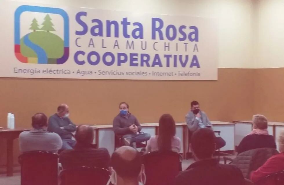 Cerca de cuarenta personas participaron de la reunión organizada desde el Centro Comercial de Santa Rosa de Calamuchita.