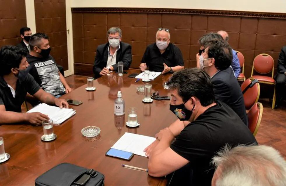 La Comisión de Trabajo y Seguridad Social de la Legislatura recibió a delegados de Finca Río Negro Chalicán.