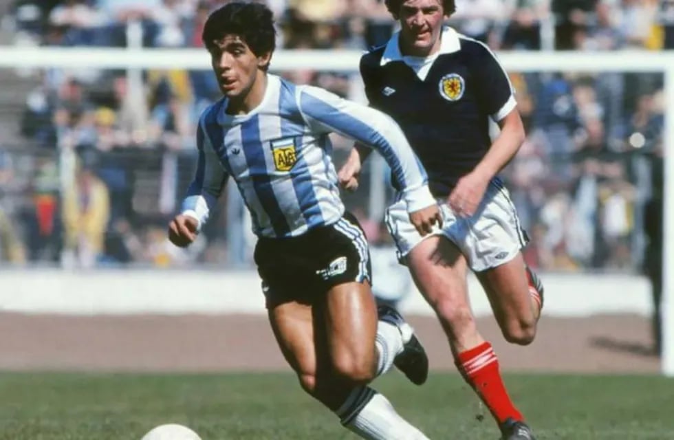 Pagaron una cifra millonaria por una calcomanía de Diego Maradona del Mundial Juvenil de 1979