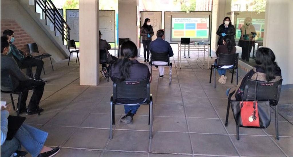 Talleres de sensibilización a cargo de agentes sanitarios de la Universidad Nacional de Jujuy.