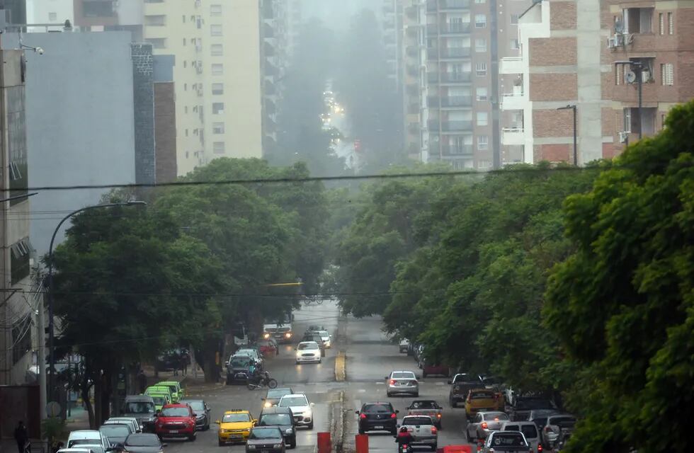 Neblina en la ciudad, imagen referencial.  (Nicolás Bravo/ La Voz)