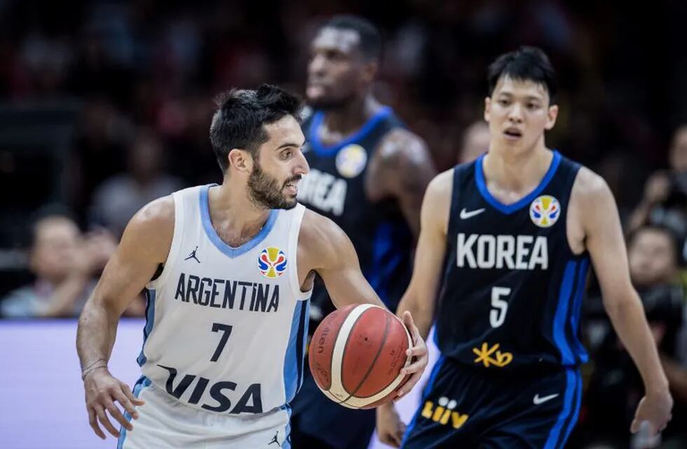 Facundo Campazzo (L) of Argentina dribbles the ball during the Basketball World Cup Group B game between Argentina and South Korea in Wuhan, Hubei province, on August 31, 2019. (Photo by STR / AFP) / China OUT
