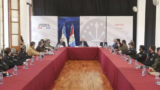 Reunión de Omar Perotti con fuerzas federales en Rosario
