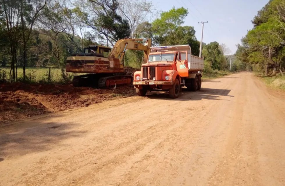 La Dirección Provincial de Vialidad ejecuta obras en el acceso al paraje Tobuna.