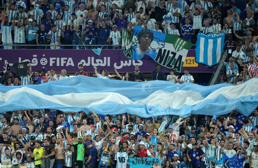 Los hinchas argentinos son los grandes protagonistas en cada una de las Copas del Mundo. (AP)