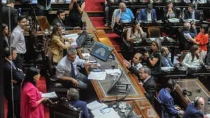 Escándalo en Diputados y marcha atrás con la ley ómnibus: vuelve a comisión por pedido de Javier Milei
