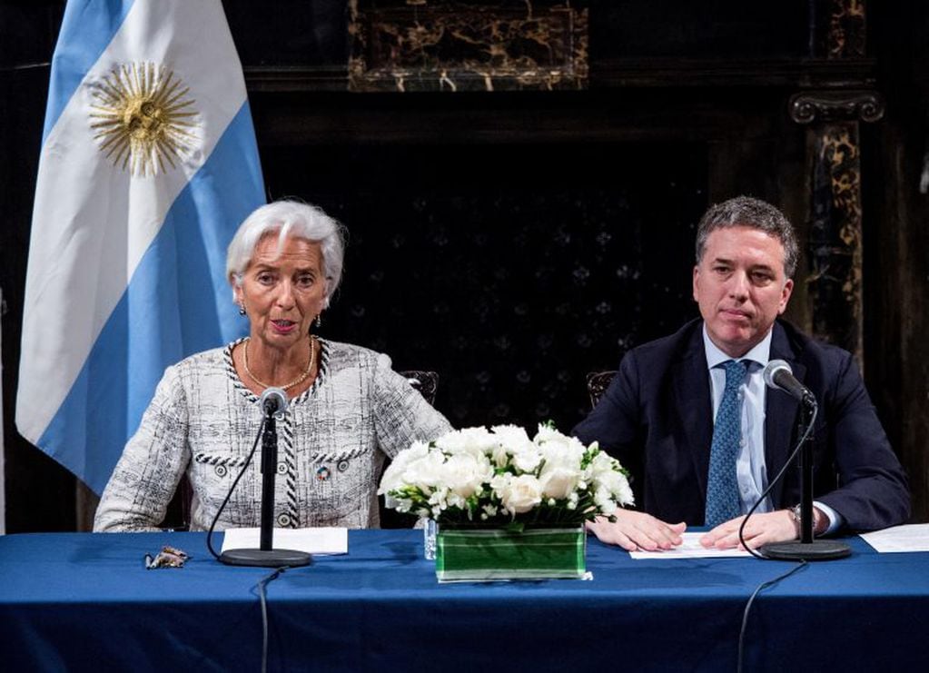 La directora gerente del FMI, Christine Lagarde (i), y el ministro argentino de Hacienda, Nicolás Dujovne (d), ofrecen una conferencia de prensa el miércoles 26 de septiembre de 2018, en el Consulado de Argentina en Nueva York (EE.UU.). Foto: EFE/ALBA VIGARAY