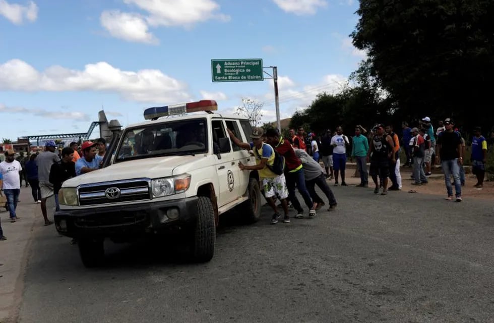 Dos indígenas muertos durante un enfrentamiento con militares en Venezuela. (REUTERS)